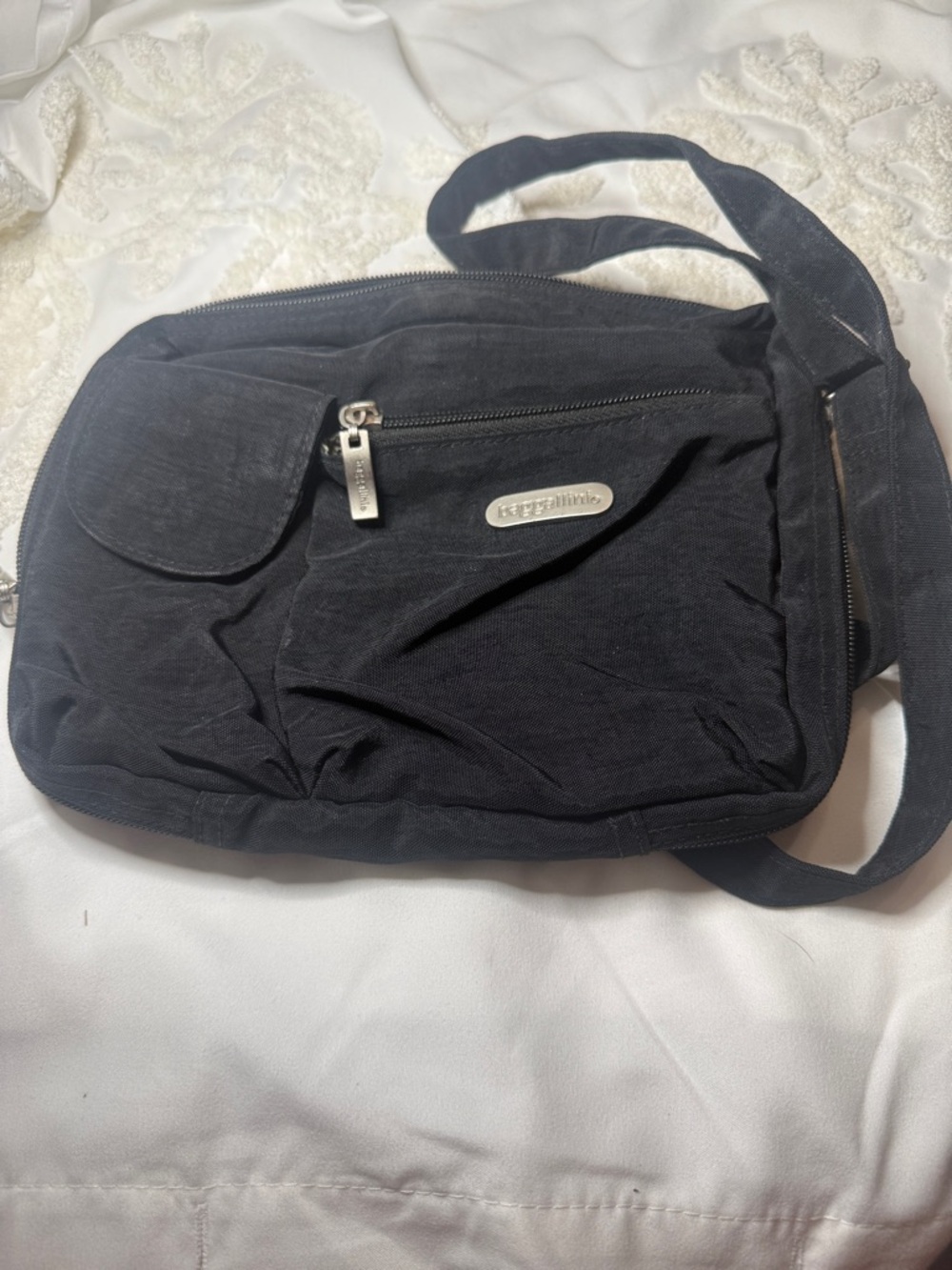 Baggallini Black Nylon Messenger Crossbody Bag